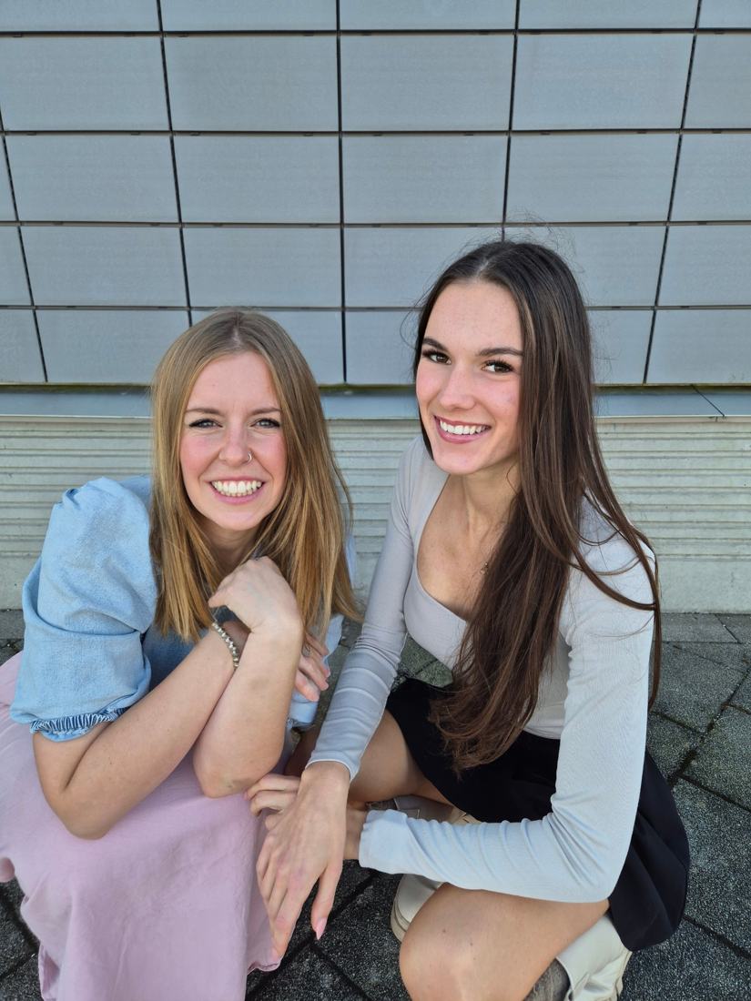 Kristina (links) und Rebecca (rechts) von Hallo Renate